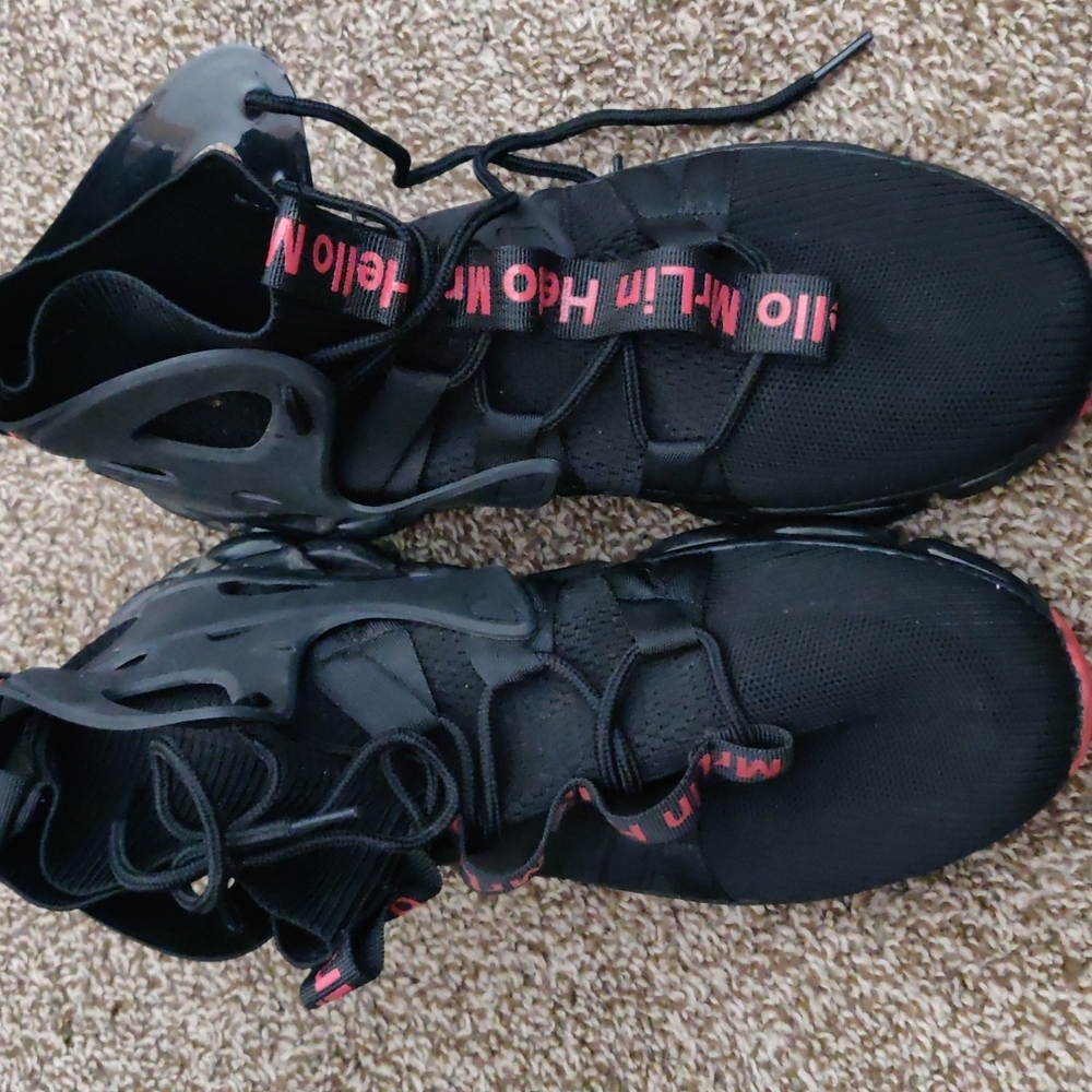 Mr Lin running shoes black